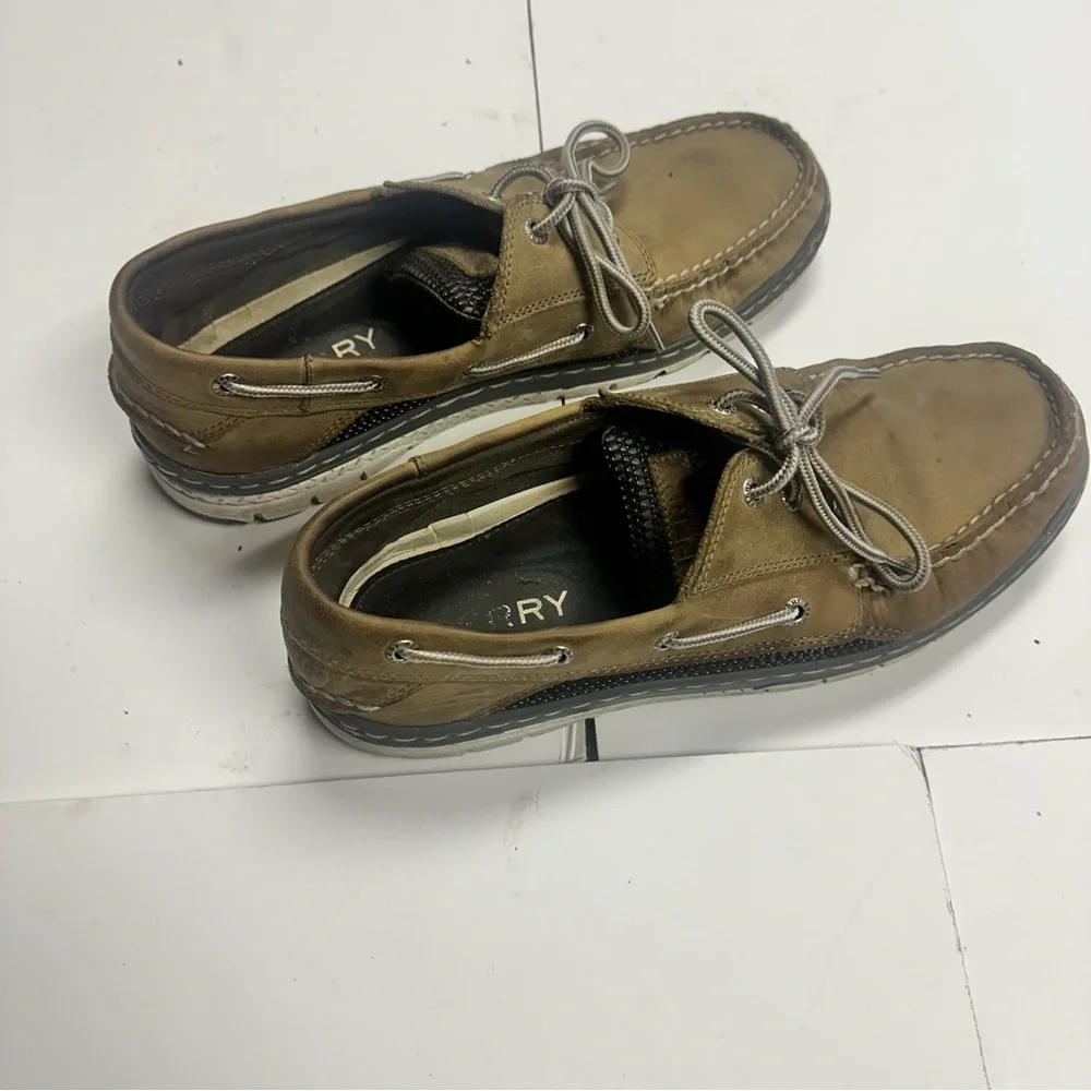 Sperry Men's Tan Leather Billfish 3-Eye boat shoes.